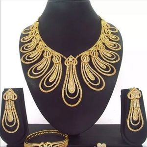 New Fashion jewelry set which include a necklace , earrings bracelet and ring